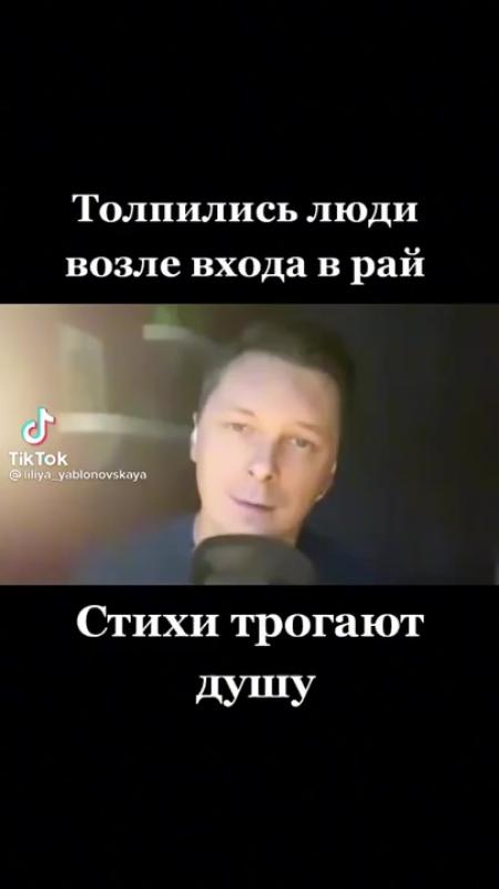 Никто не толпился возле этого столика метафора